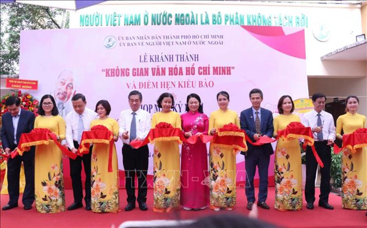 Khánh thành 'Không gian văn hóa Hồ Chí Minh' và 'Điểm hẹn kiều bào'